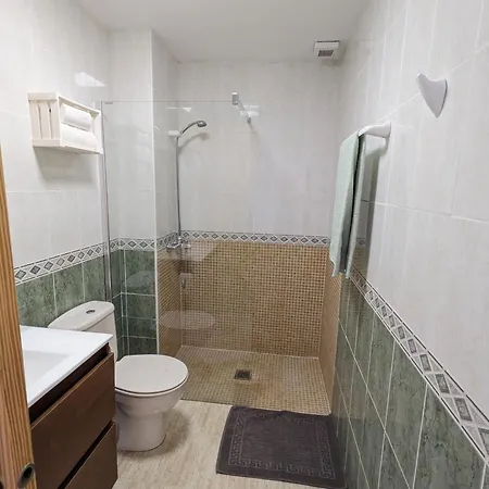 First Line Fossa Appartement *